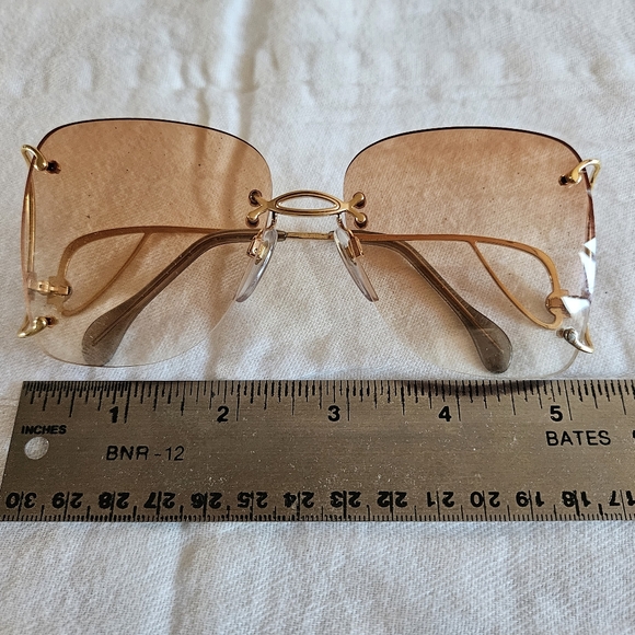 Woman's Fashion Sunglasses and Anne Klein Riviera Case - Picture 7 of 7